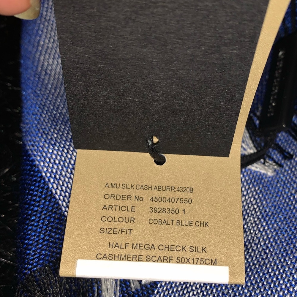 BURBERRY SCARF - Picture 3 of 5